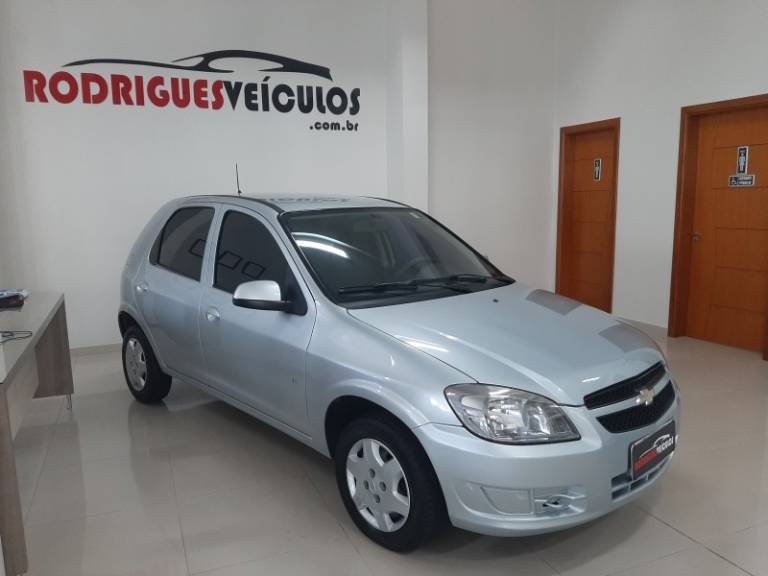 CHEVROLET - CELTA - 2011/2012 - Prata - R$ 29.900,00