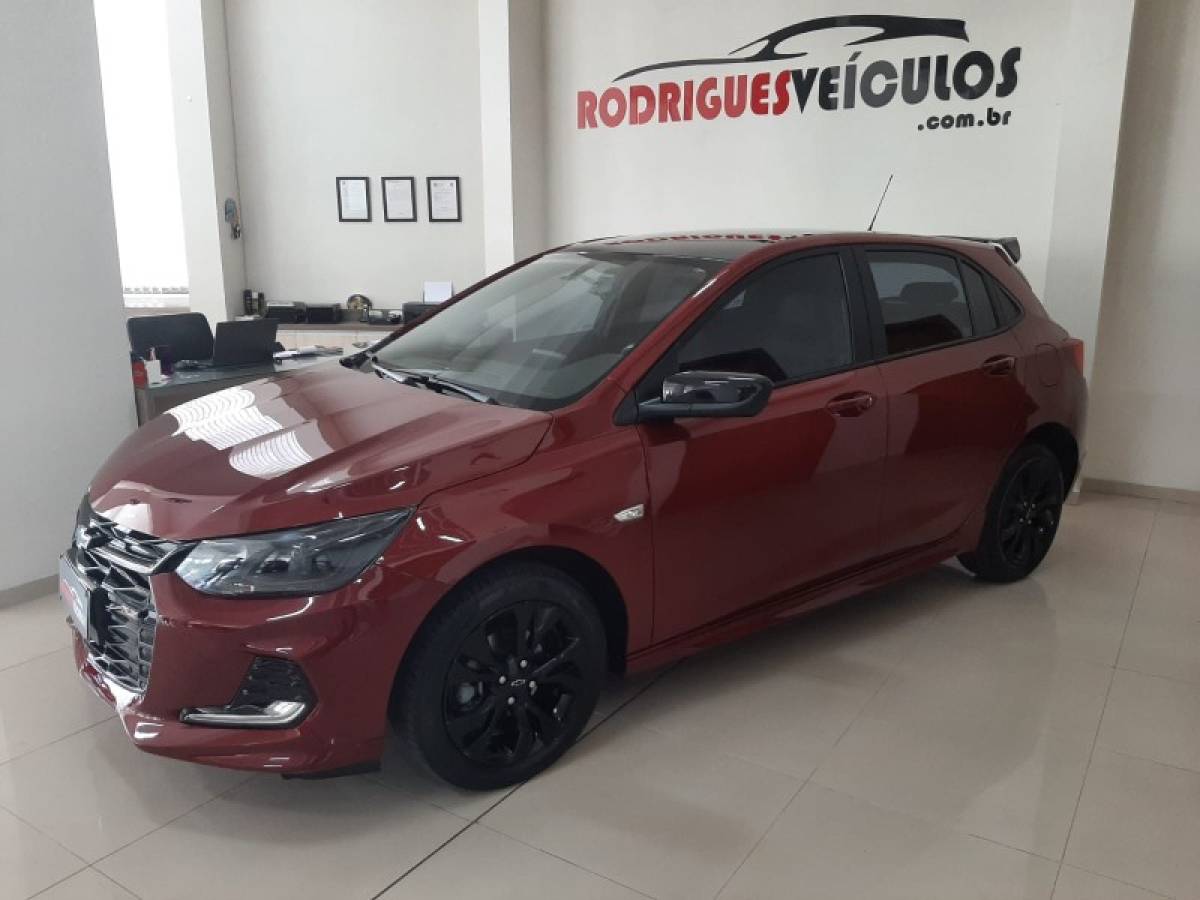 CHEVROLET - ONIX - 2021/2022 - Vermelha - R$ 77.900,00