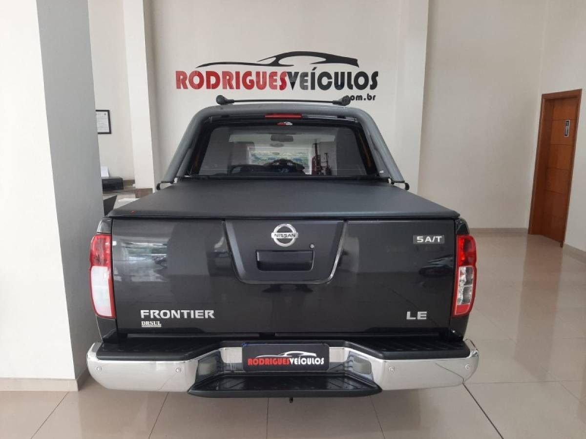 NISSAN - FRONTIER - 2012/2013 - Preta - R$ 104.900,00