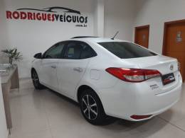 TOYOTA - YARIS - 2018/2019 - Branca - R$ 82.900,00