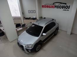 TOYOTA - ETIOS CROSS - 2015/2016 - Prata - R$ 54.900,00