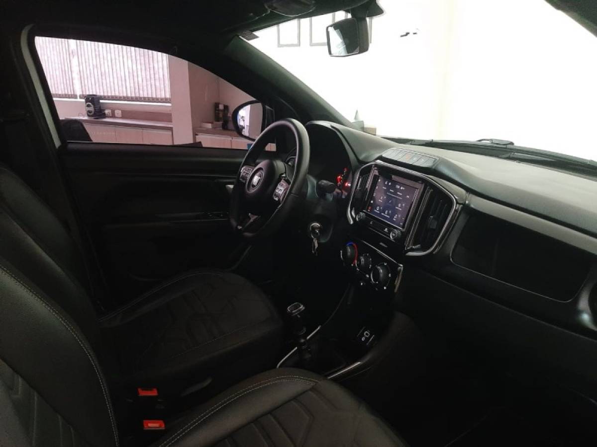 FIAT - STRADA - 2022/2022 - Prata - R$ 105.900,00