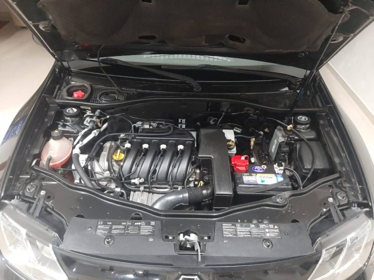 RENAULT - DUSTER - 2015/2016 - Preta - R$ 58.900,00