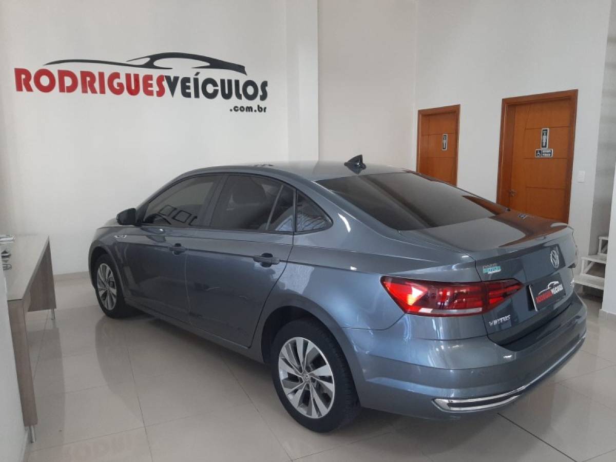VOLKSWAGEN - VIRTUS - 2019/2019 - Cinza - R$ 82.900,00