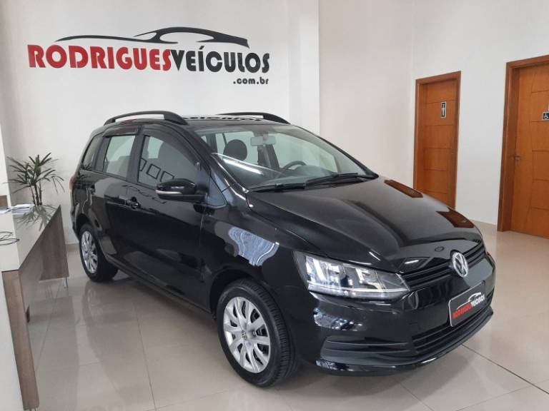 VOLKSWAGEN - SPACEFOX - 2017/2018 - Preta - R$ 56.900,00