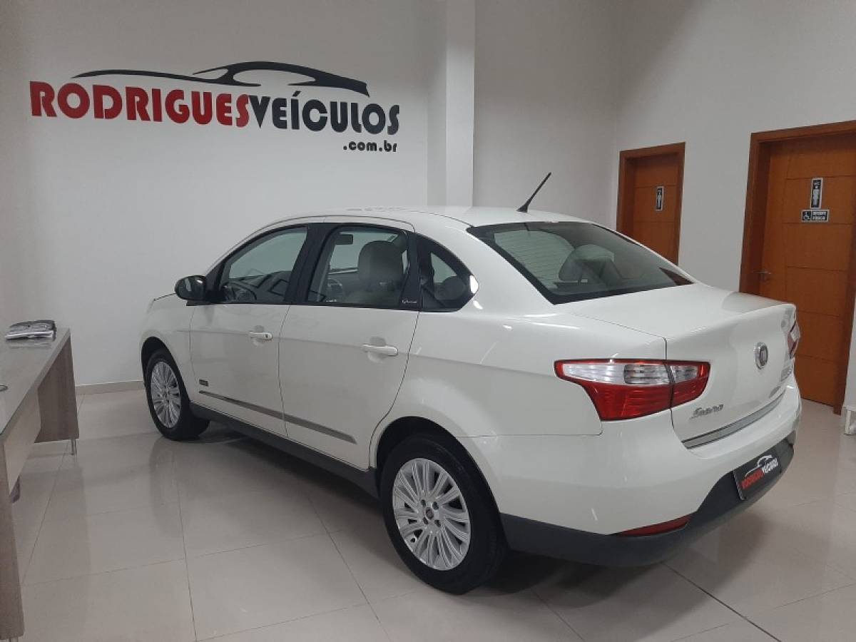 FIAT - GRAND SIENA - 2015/2015 - Branca - R$ 47.900,00