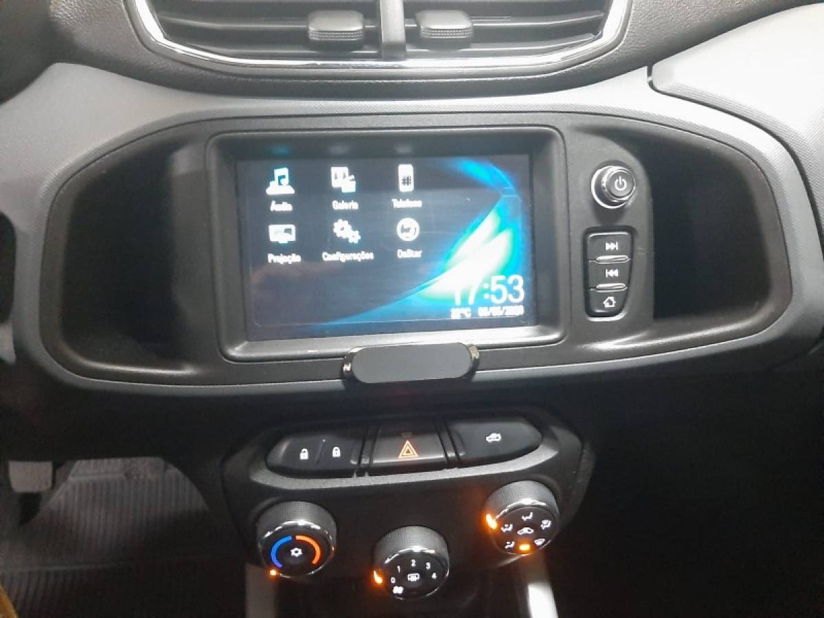 CHEVROLET - ONIX - 2019/2019 - Prata - R$ 68.900,00