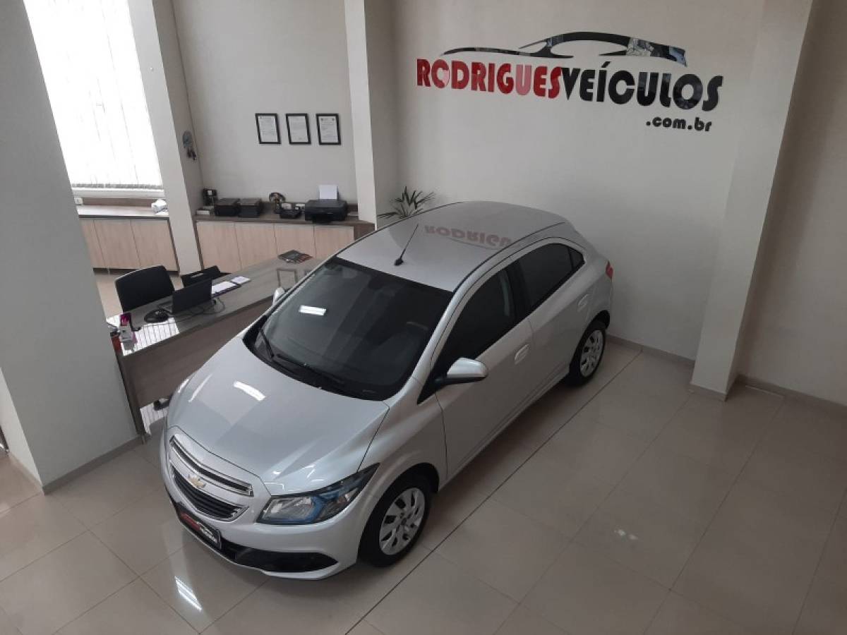 CHEVROLET - ONIX - 2015/2016 - Prata - R$ 54.900,00
