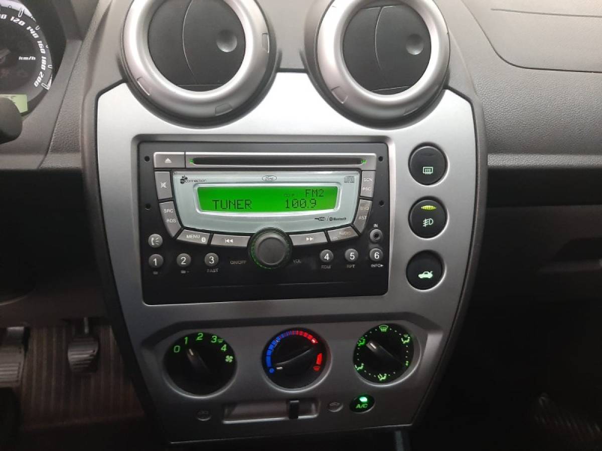 FORD - FIESTA - 2012/2012 - Vermelha - R$ 32.900,00