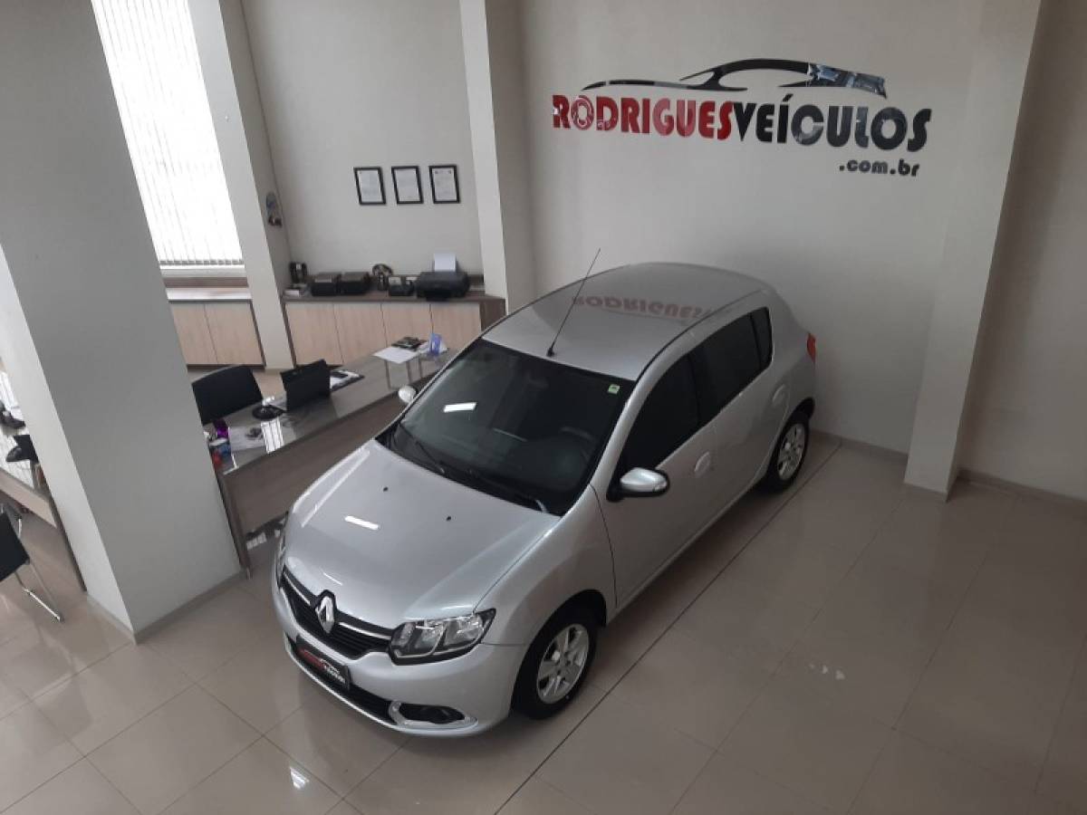 RENAULT - SANDERO - 2014/2015 - Prata - R$ 44.900,00