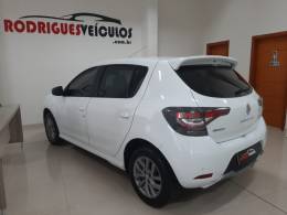 RENAULT - SANDERO - 2020/2021 - Branca - R$ 62.900,00