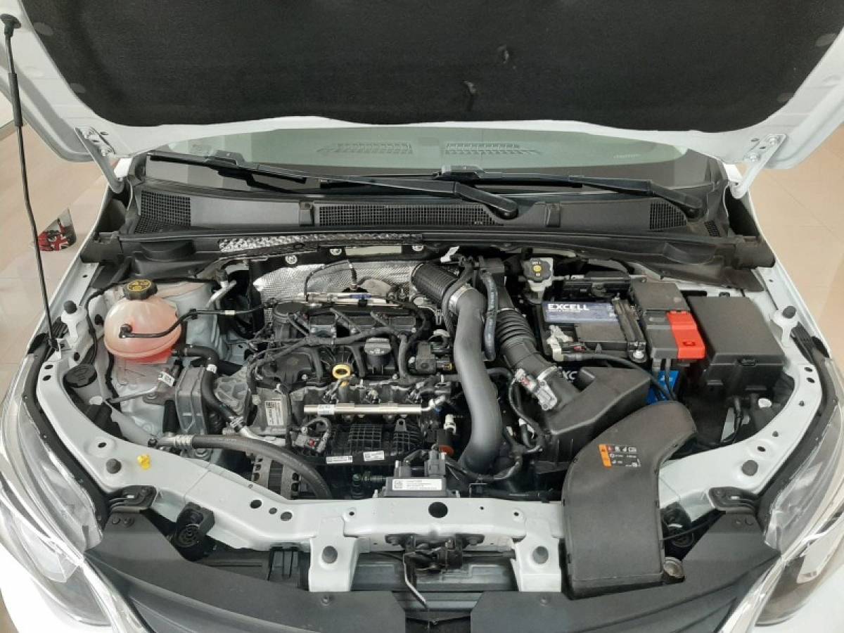 CHEVROLET - ONIX - 2022/2023 - Branca - R$ 88.900,00