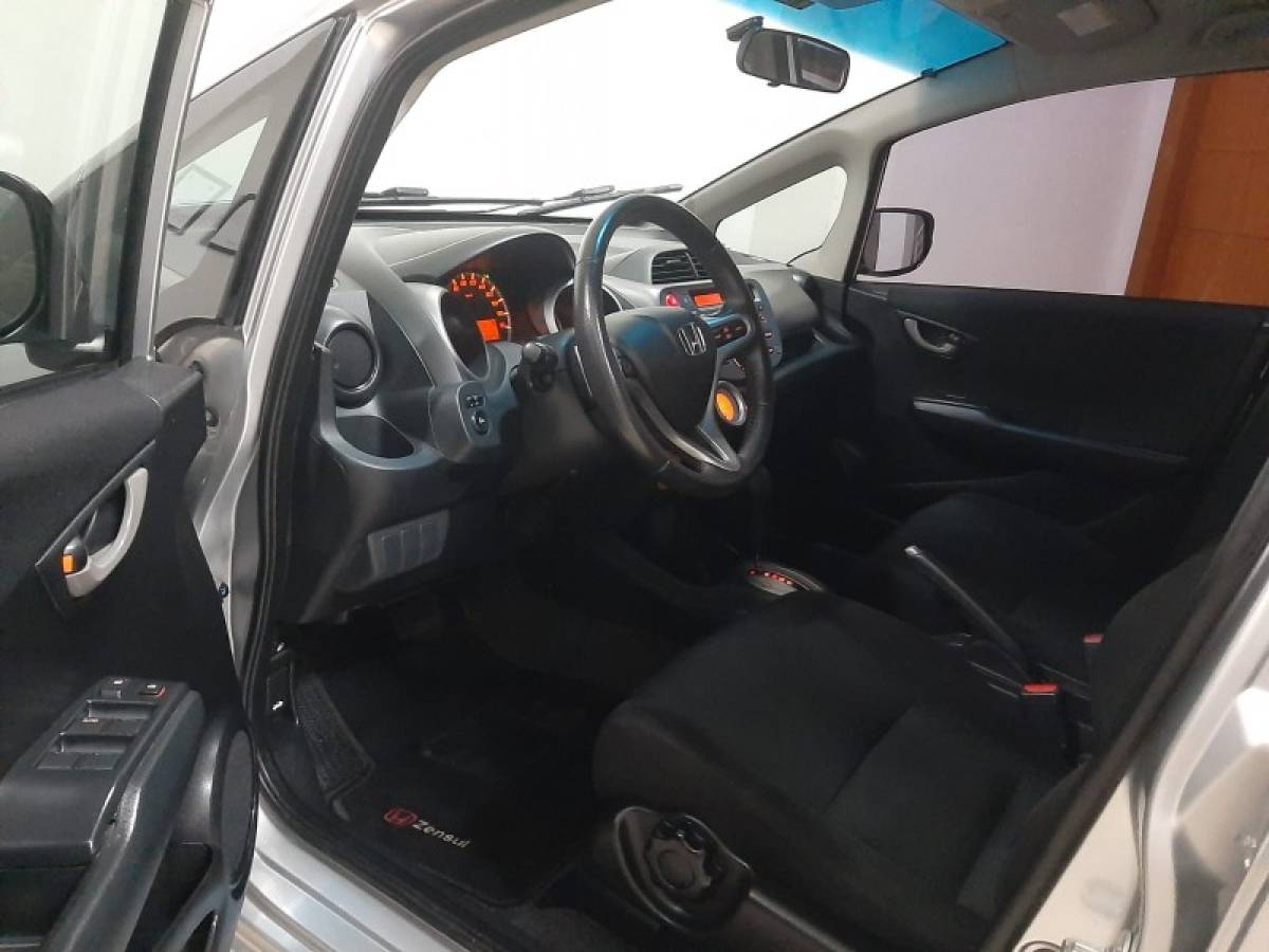 HONDA - FIT - 2013/2014 - Prata - R$ 58.900,00