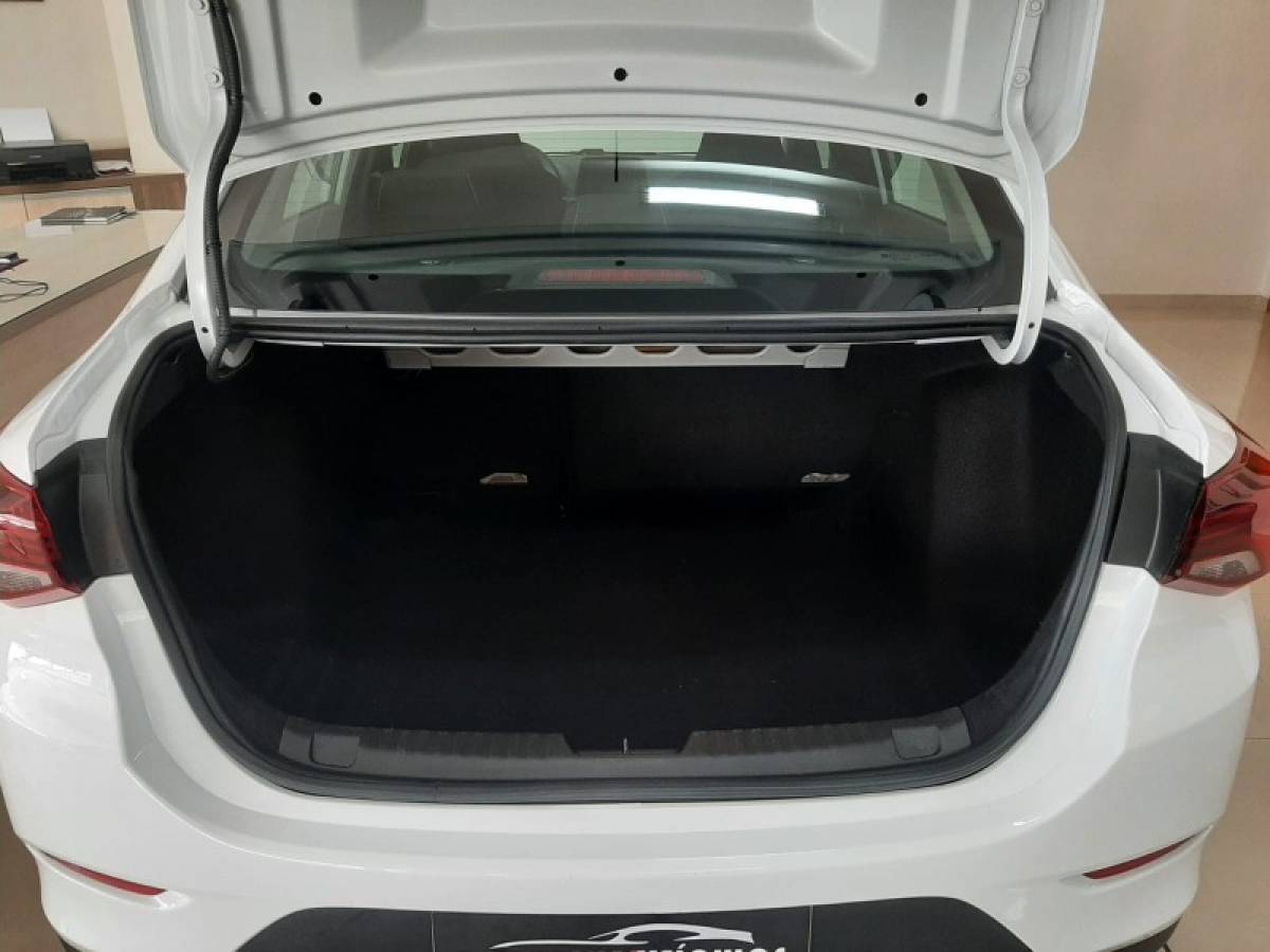 CHEVROLET - ONIX - 2022/2023 - Branca - R$ 88.900,00