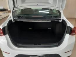 CHEVROLET - ONIX - 2022/2023 - Branca - R$ 88.900,00