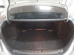 CHEVROLET - ONIX - 2023/2024 - Prata - R$ 92.900,00