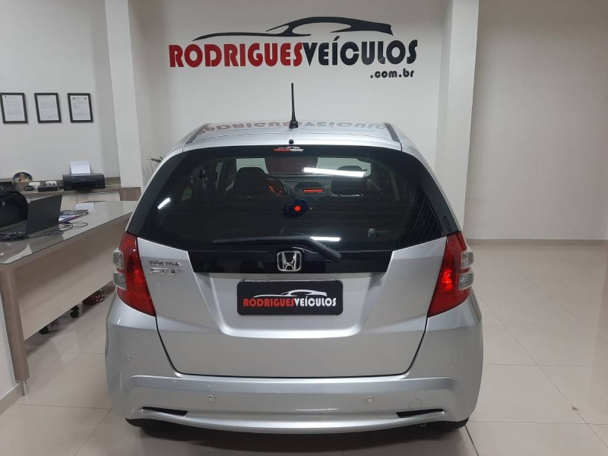 HONDA - FIT - 2013/2014 - Prata - R$ 58.900,00