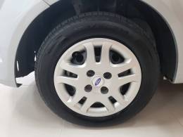 FORD - FIESTA - 2013/2014 - Prata - R$ 33.900,00