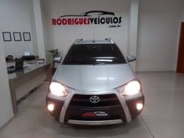 TOYOTA - ETIOS CROSS - 2015/2016 - Prata - R$ 54.900,00