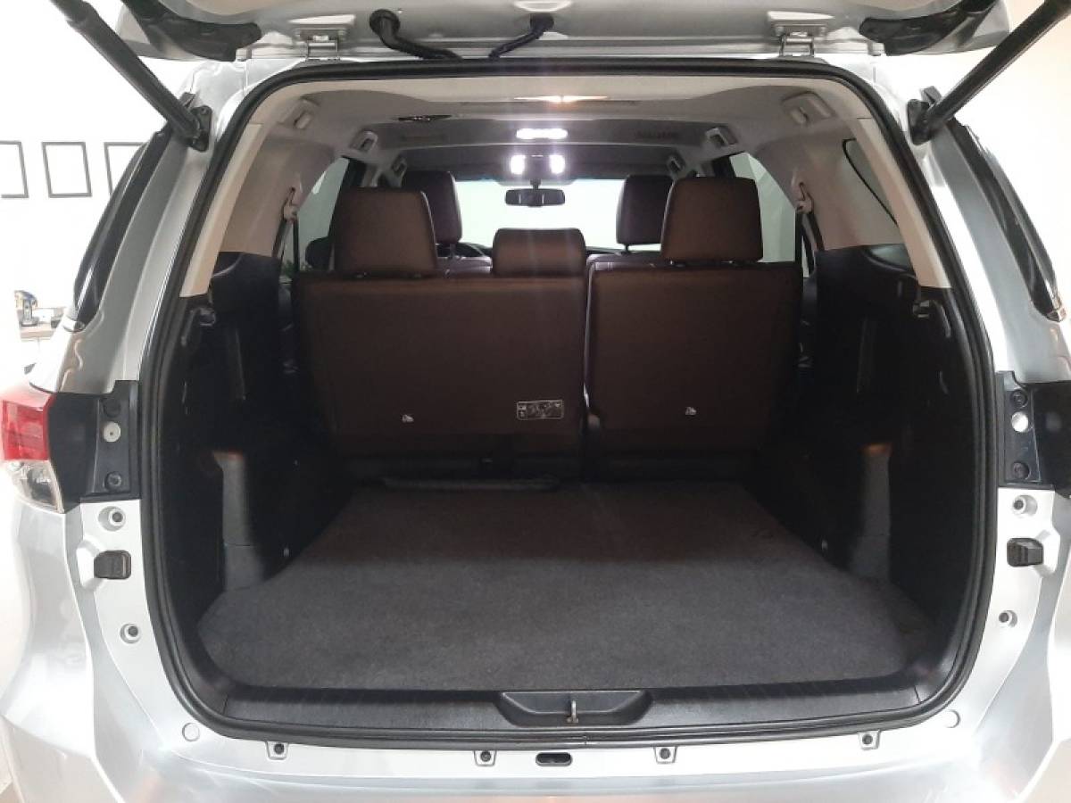 TOYOTA - HILUX SW4 - 2018/2018 - Prata - R$ 229.000,00