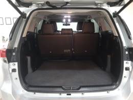 TOYOTA - HILUX SW4 - 2018/2018 - Prata - R$ 229.000,00