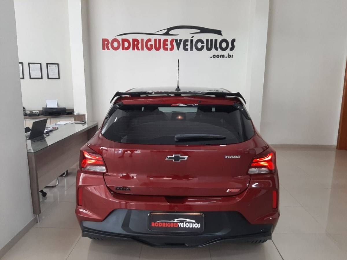 CHEVROLET - ONIX - 2021/2022 - Vermelha - R$ 77.900,00