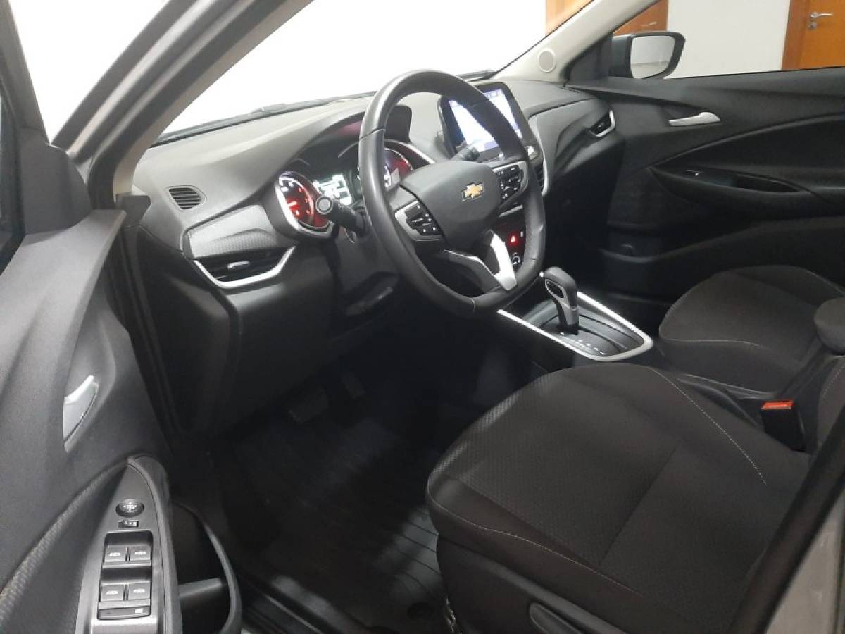CHEVROLET - ONIX - 2023/2024 - Prata - R$ 92.900,00