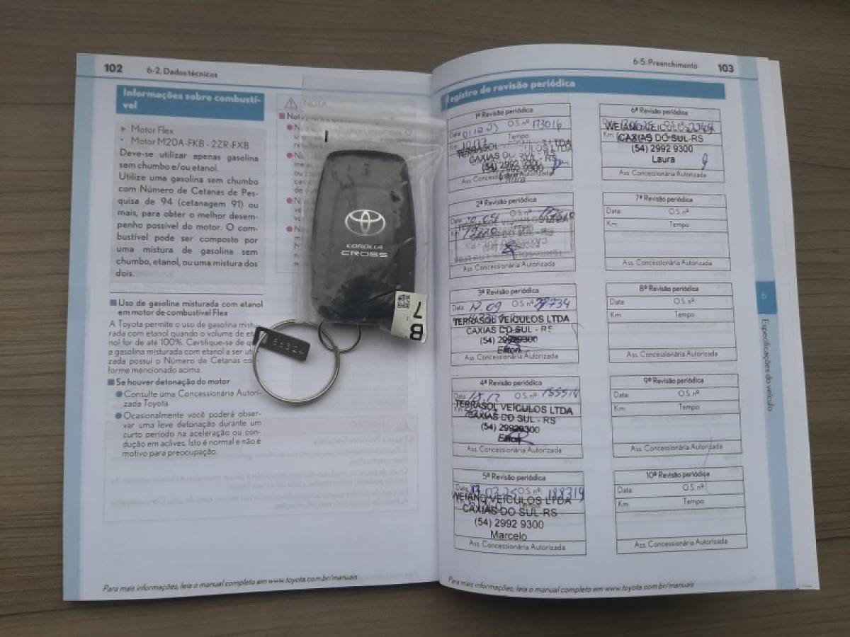 TOYOTA - COROLLA - 2023/2024 - Vermelha - R$ 175.000,00