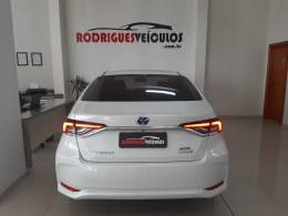 TOYOTA - COROLLA - 2020/2021 - Branca - R$ 134.900,00