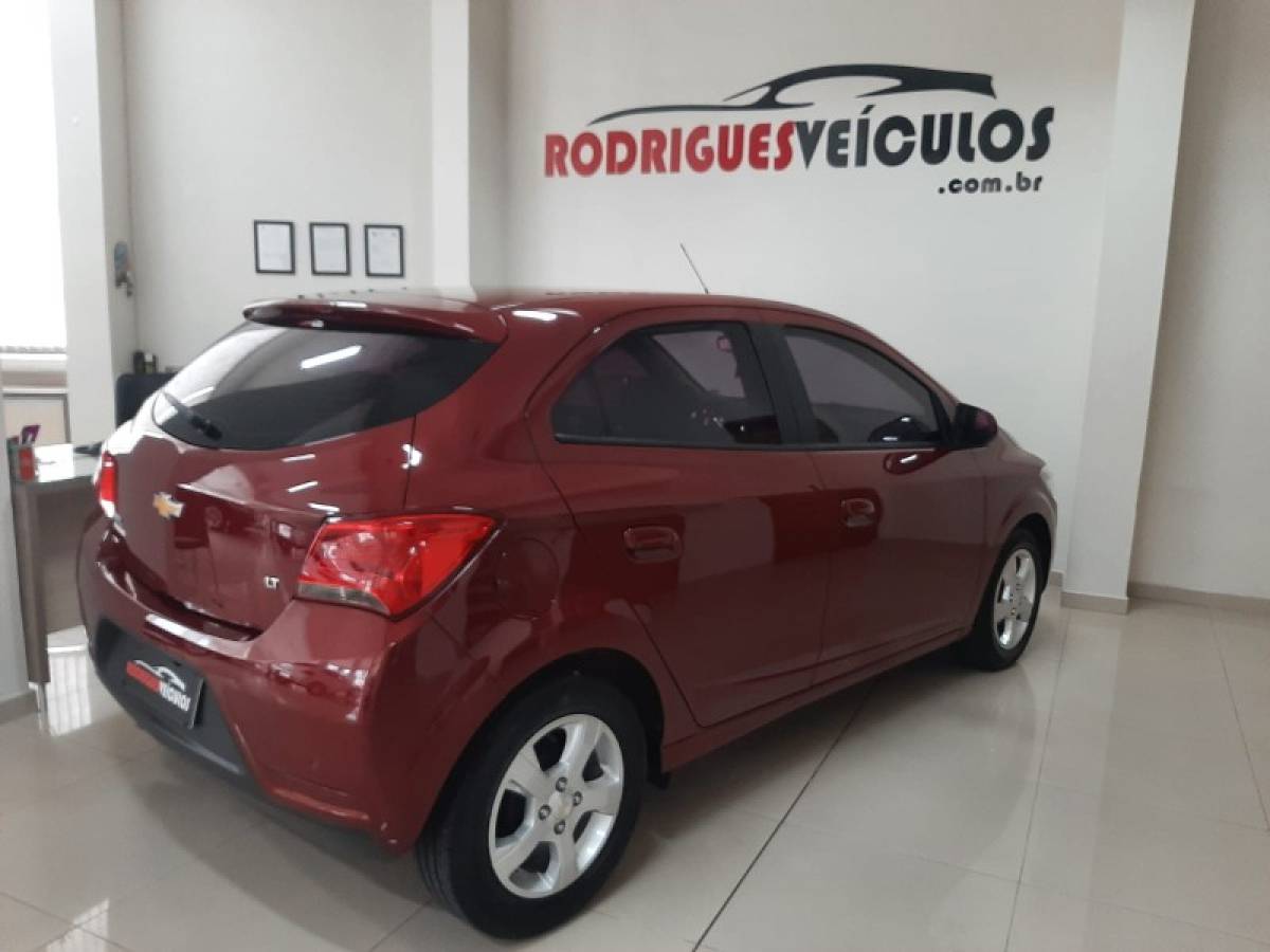 CHEVROLET - ONIX - 2019/2019 - Vermelha - R$ 65.900,00