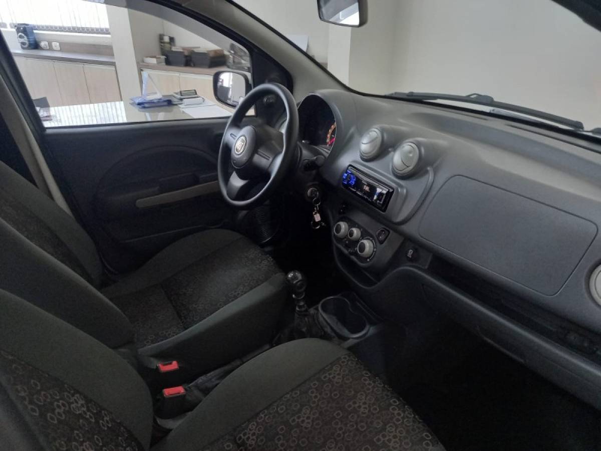 FIAT - UNO - 2010/2011 - Prata - R$ 28.900,00