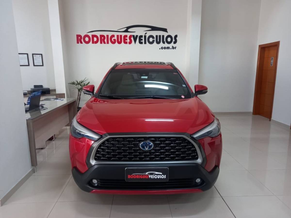 TOYOTA - COROLLA - 2023/2024 - Vermelha - R$ 175.000,00