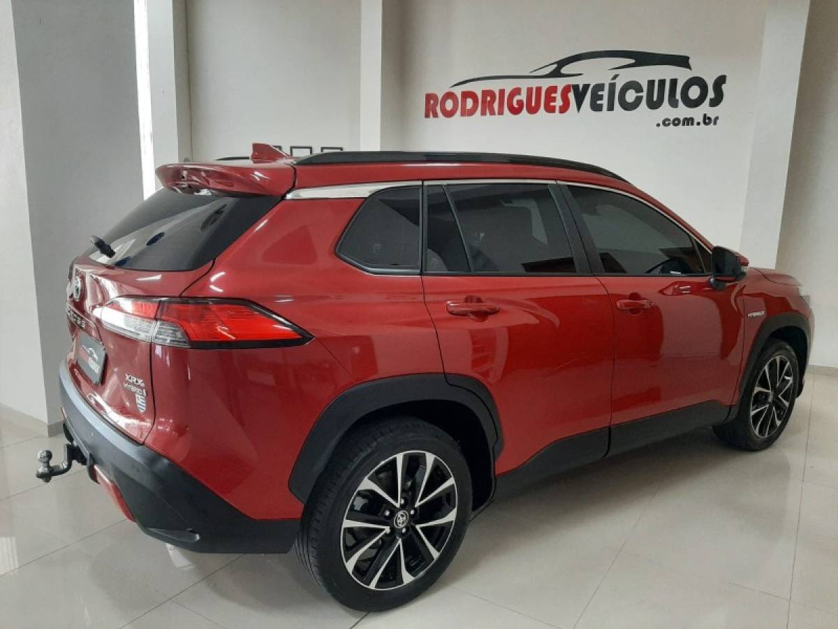 TOYOTA - COROLLA - 2023/2024 - Vermelha - R$ 175.000,00