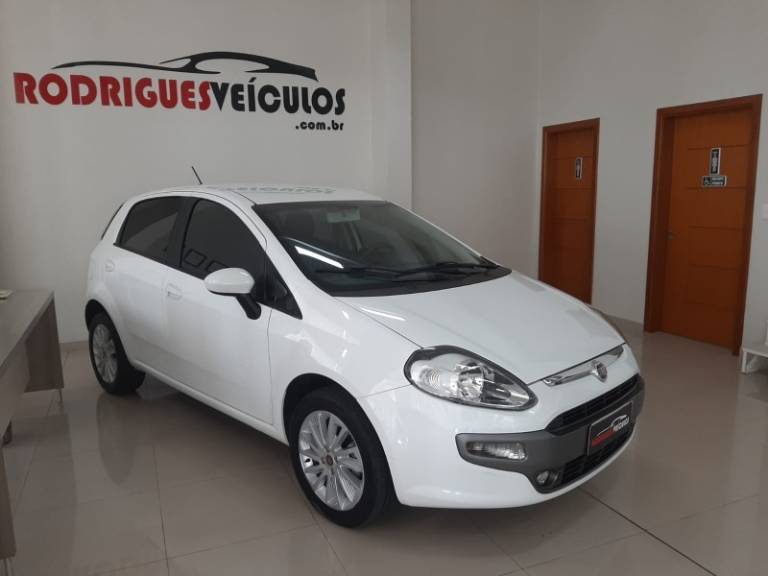 FIAT - PUNTO - 2015/2016 - Branca - R$ 47.900,00