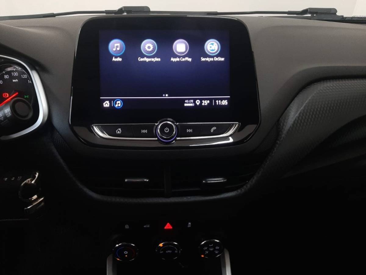 CHEVROLET - ONIX - 2022/2023 - Branca - R$ 88.900,00