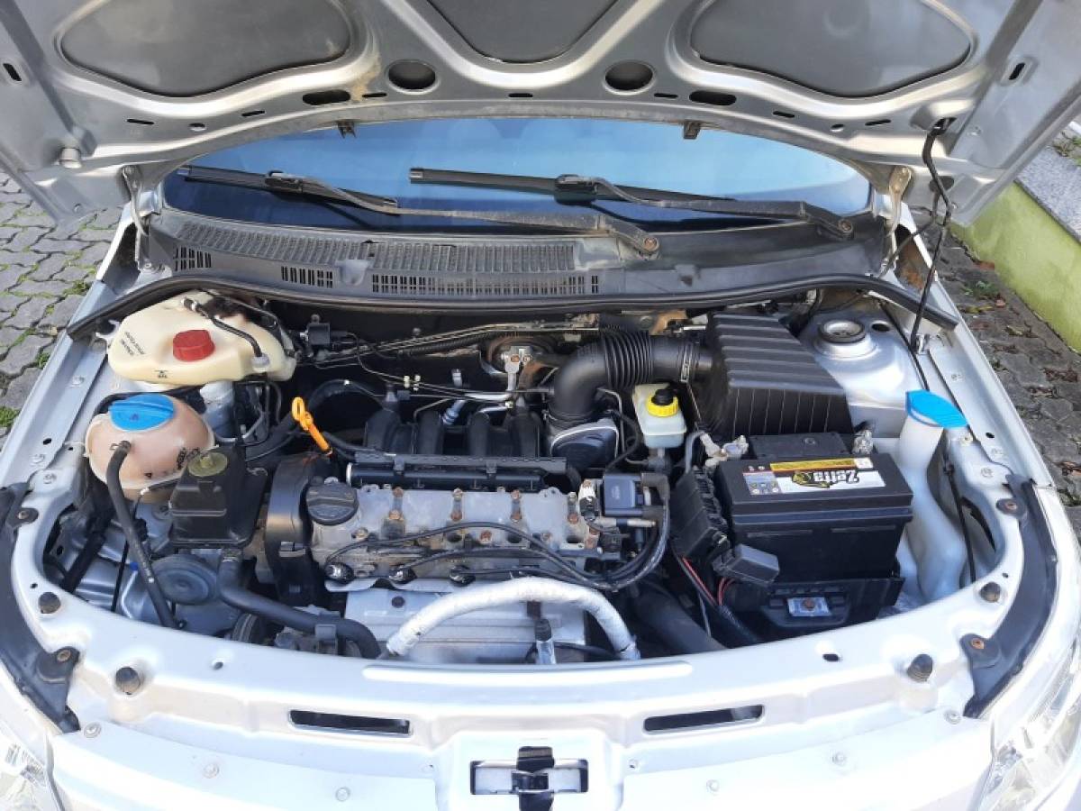 VOLKSWAGEN - VOYAGE - 2009/2009 - Prata - R$ 25.900,00