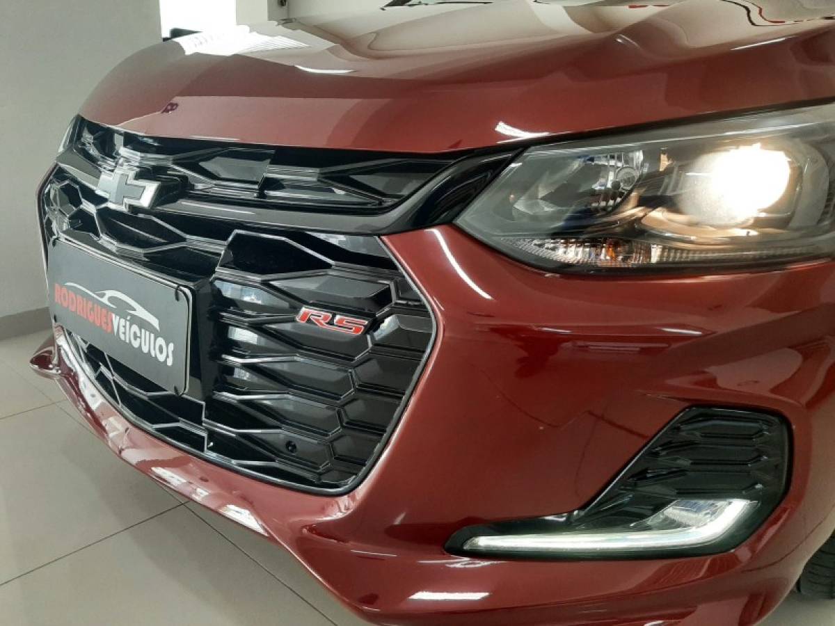 CHEVROLET - ONIX - 2021/2022 - Vermelha - R$ 77.900,00