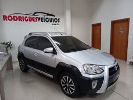 TOYOTA - ETIOS CROSS - 2015/2016 - Prata - R$ 54.900,00
