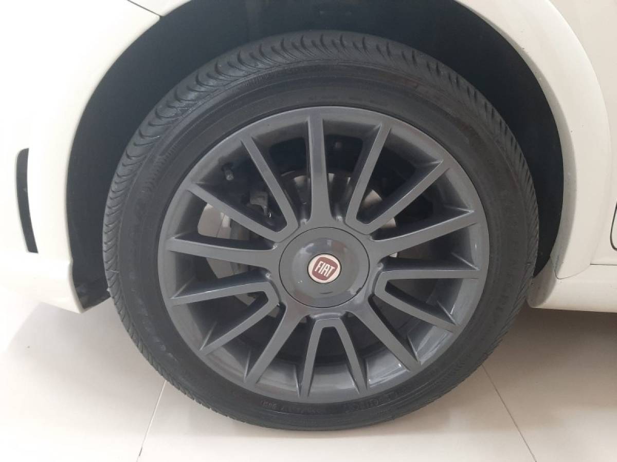 FIAT - PUNTO - 2014/2015 - Branca - R$ 54.900,00