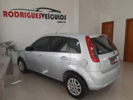 FORD - FIESTA - 2013/2014 - Prata - R$ 33.900,00