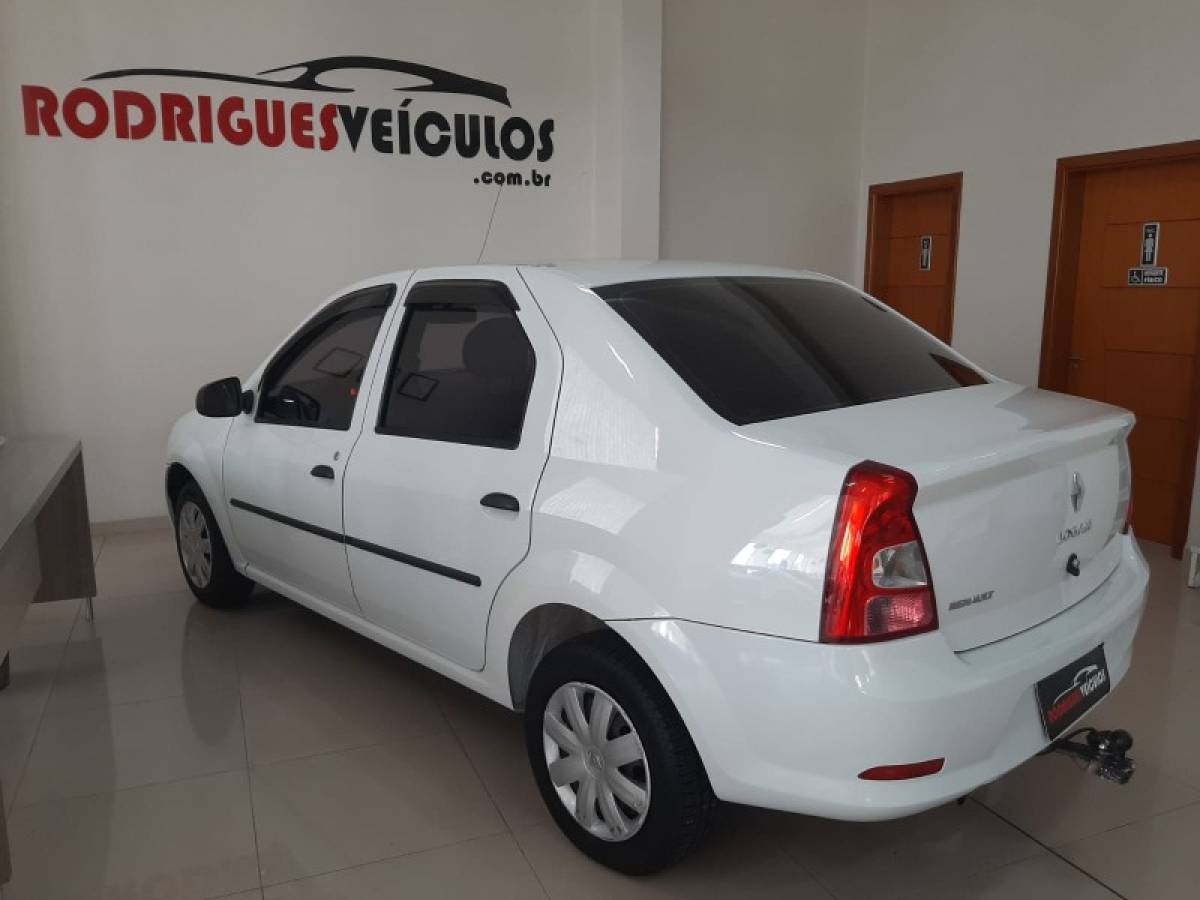RENAULT - LOGAN - 2013/2013 - Branca - R$ 25.400,00