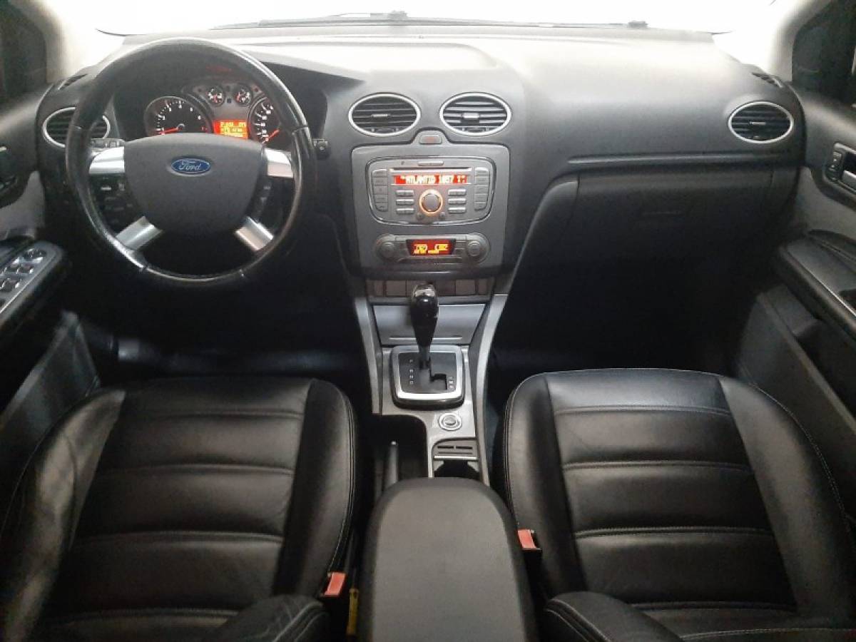 FORD - FOCUS - 2010/2011 - Prata - R$ 44.900,00