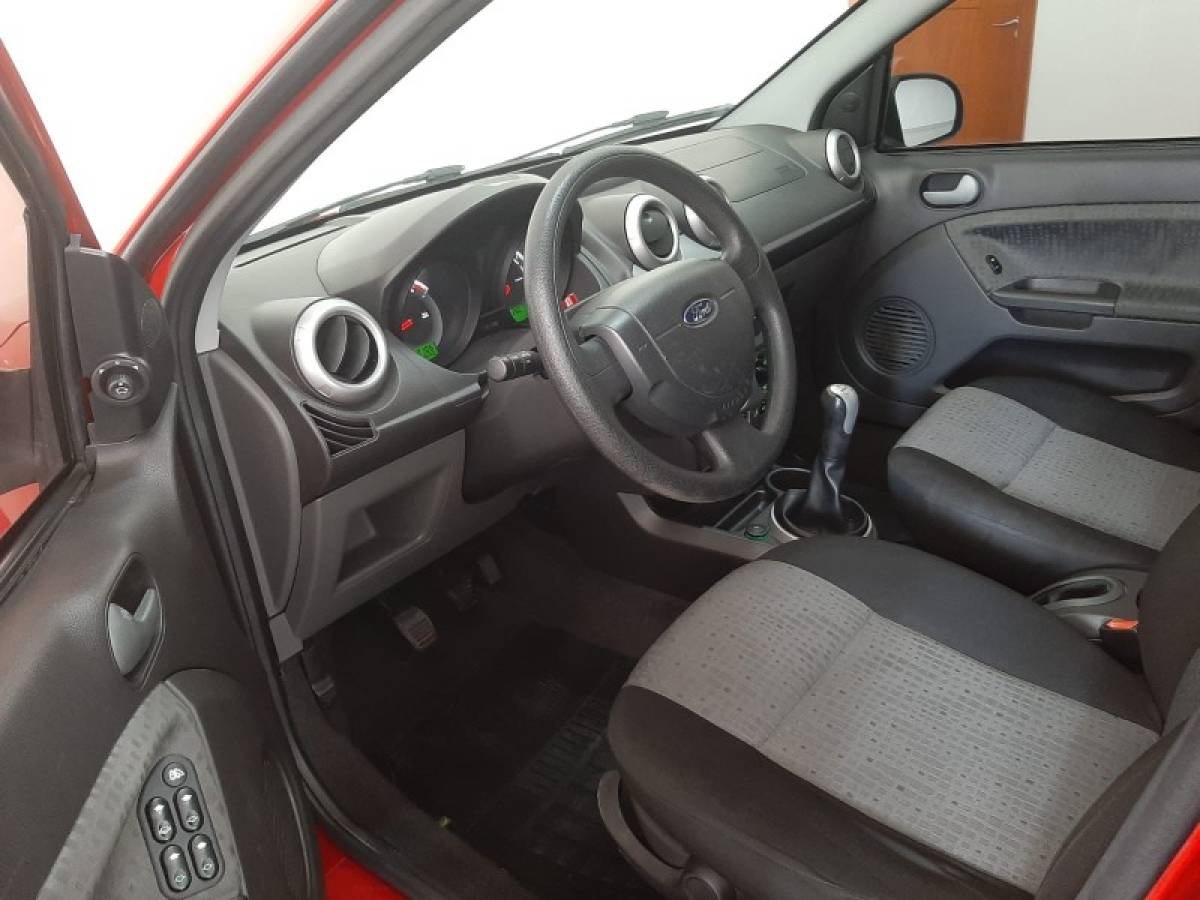 FORD - FIESTA - 2012/2012 - Vermelha - R$ 32.900,00
