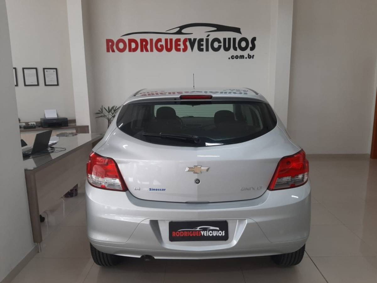 CHEVROLET - ONIX - 2015/2016 - Prata - R$ 54.900,00