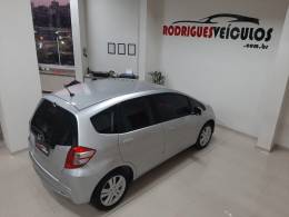 HONDA - FIT - 2013/2014 - Prata - R$ 58.900,00