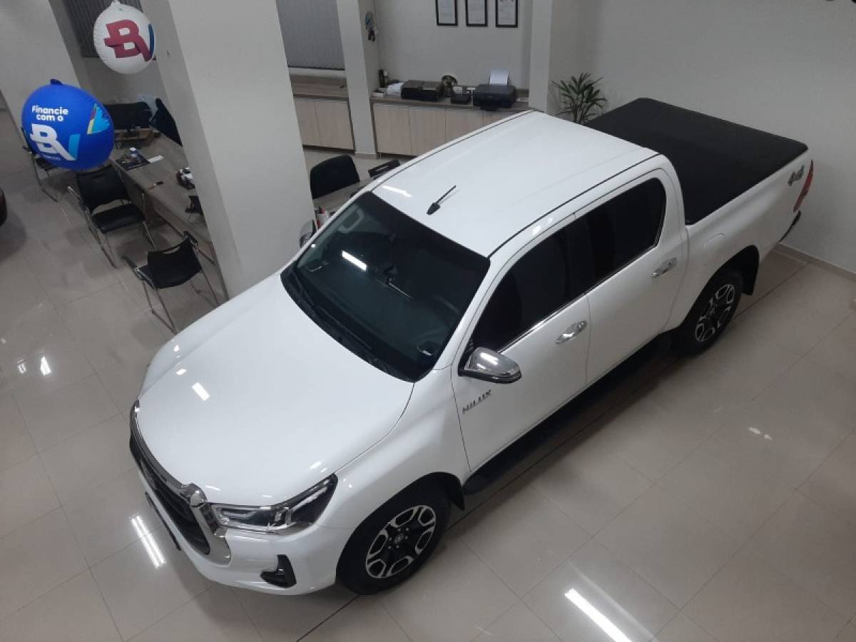 TOYOTA - HILUX - 2022/2022 - Branca - R$ 259.000,00