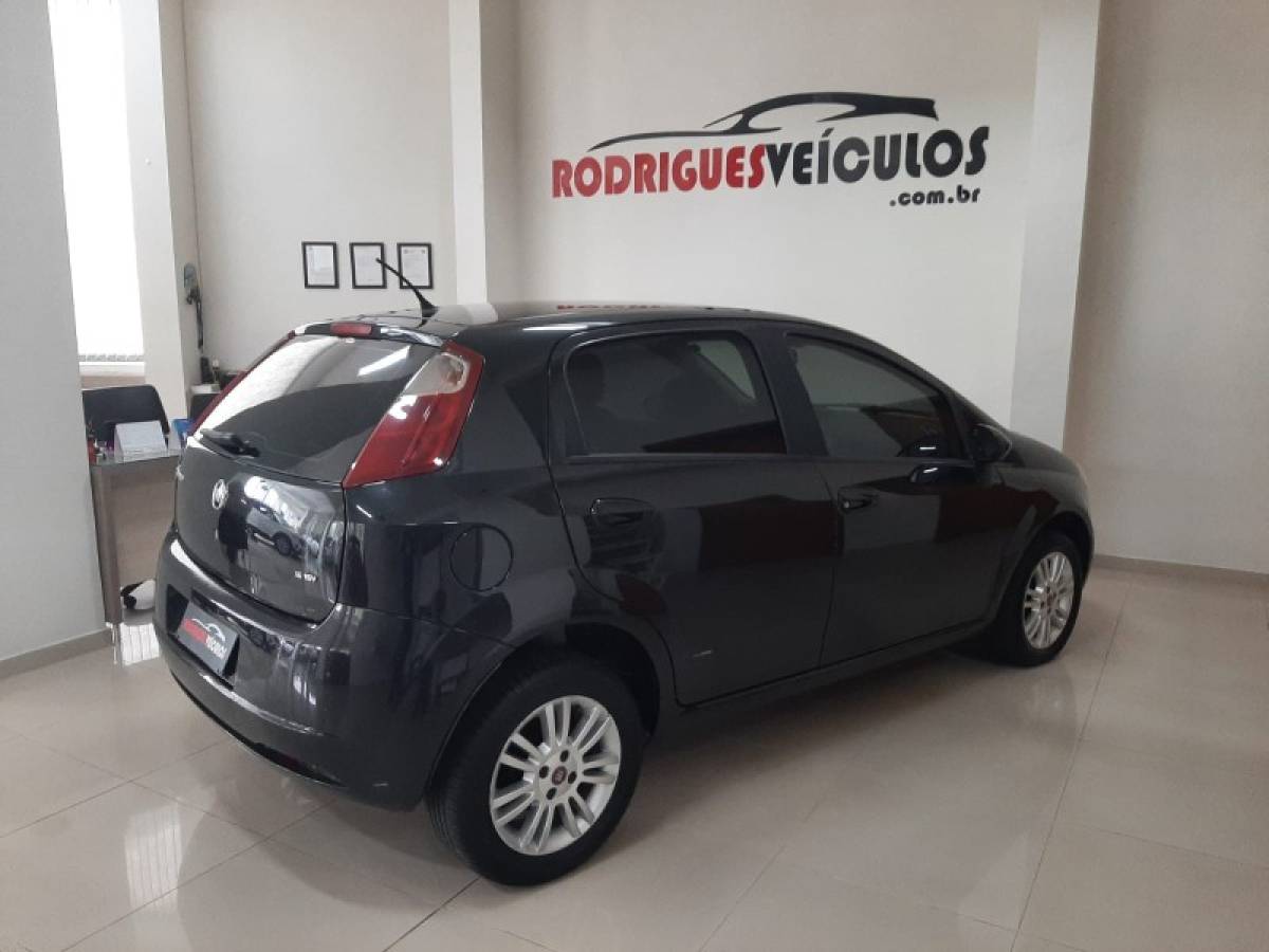 FIAT - PUNTO - 2012/2012 - Preta - R$ 35.900,00