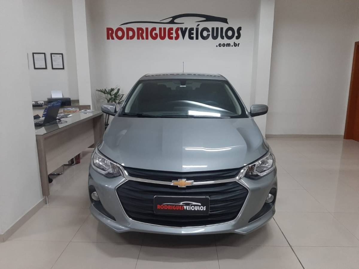 CHEVROLET - ONIX - 2023/2024 - Prata - R$ 92.900,00