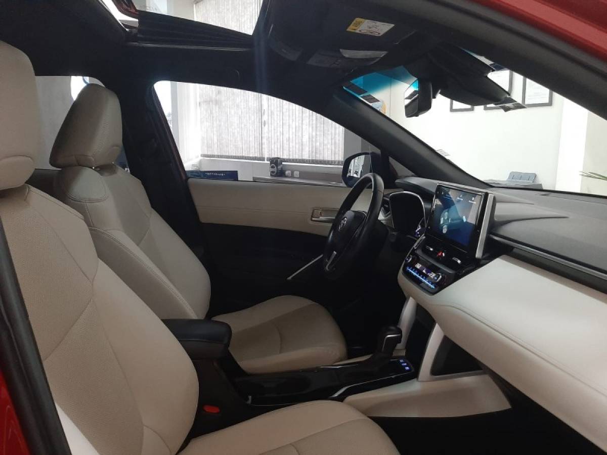 TOYOTA - COROLLA - 2023/2024 - Vermelha - R$ 175.000,00
