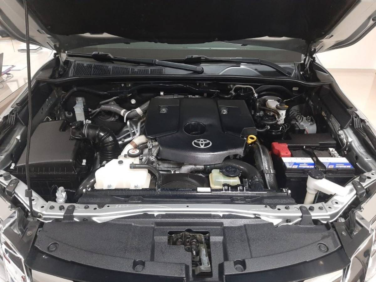 TOYOTA - HILUX SW4 - 2018/2018 - Prata - R$ 229.000,00